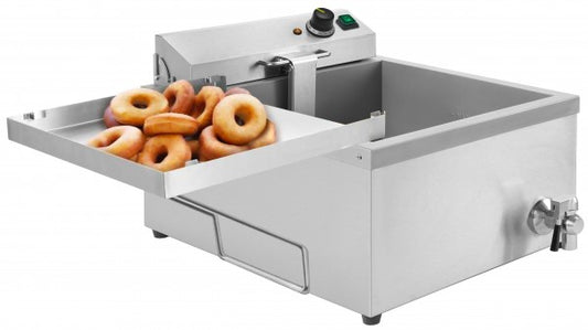 Fritteuse mit frischen Donuts.