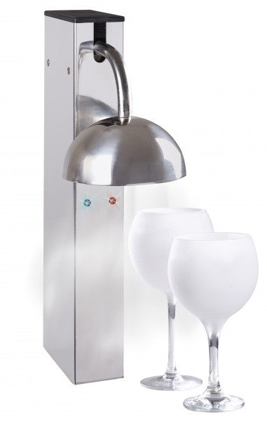 Eiswasser-Spender mit Gläsern.