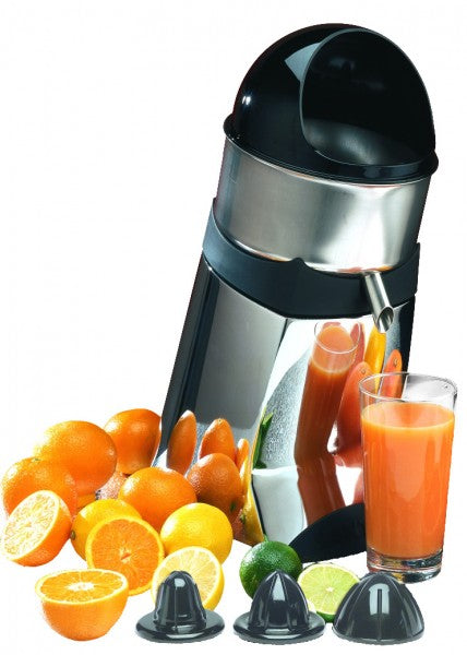 Saftpresse mit frischen Orangen.