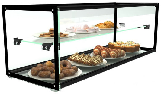 Vitrine mit Gebäck und Snacks.