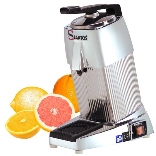 Zitruspresse mit Orangen und Grapefruits.