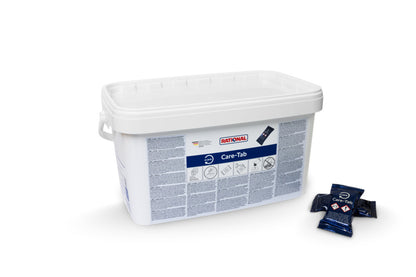 Behälter mit Reinigungs-Tabs für Gastronomie.