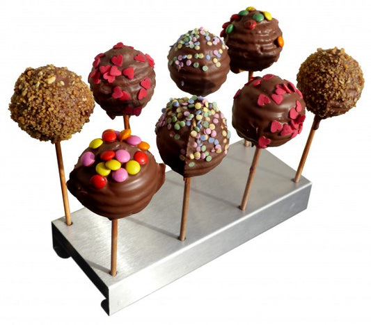 Schokoladen-Lollis auf Stäbchen.