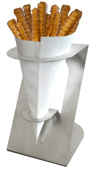 Frittierte Snacks in modernem Halter.