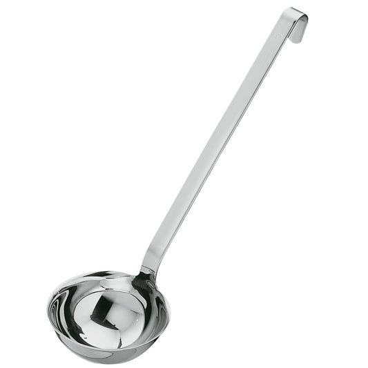 Silberne Suppenkelle aus Edelstahl.