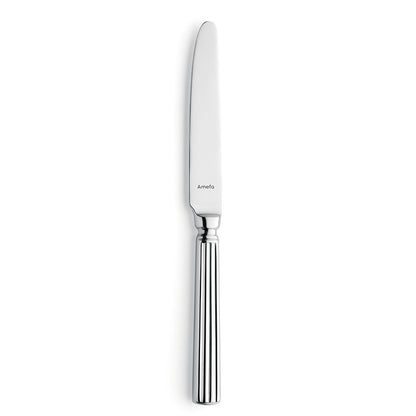 Silbernes Tafelmesser mit geriffeltem Griff.