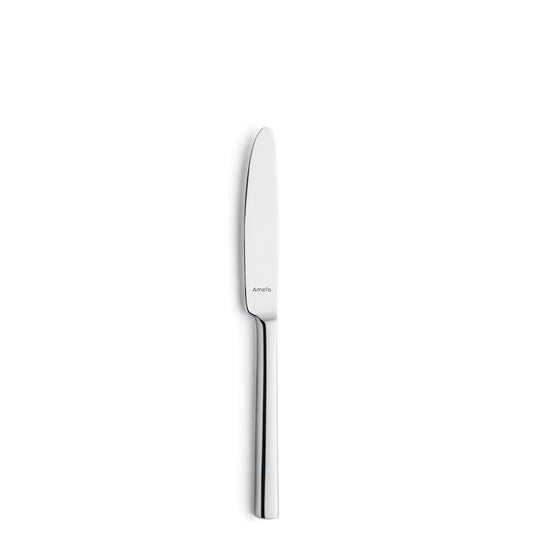 Silbernes Messer auf weißem Hintergrund.