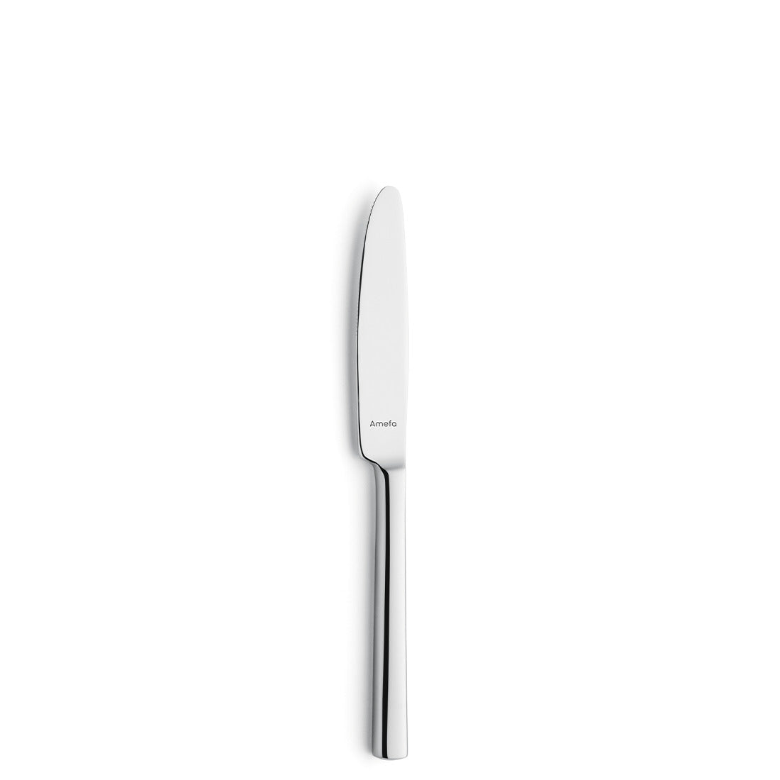 Silbernes Messer auf weißem Hintergrund.