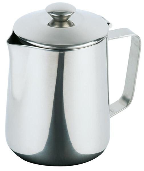 Edelstahl-Milchkännchen mit Deckel.