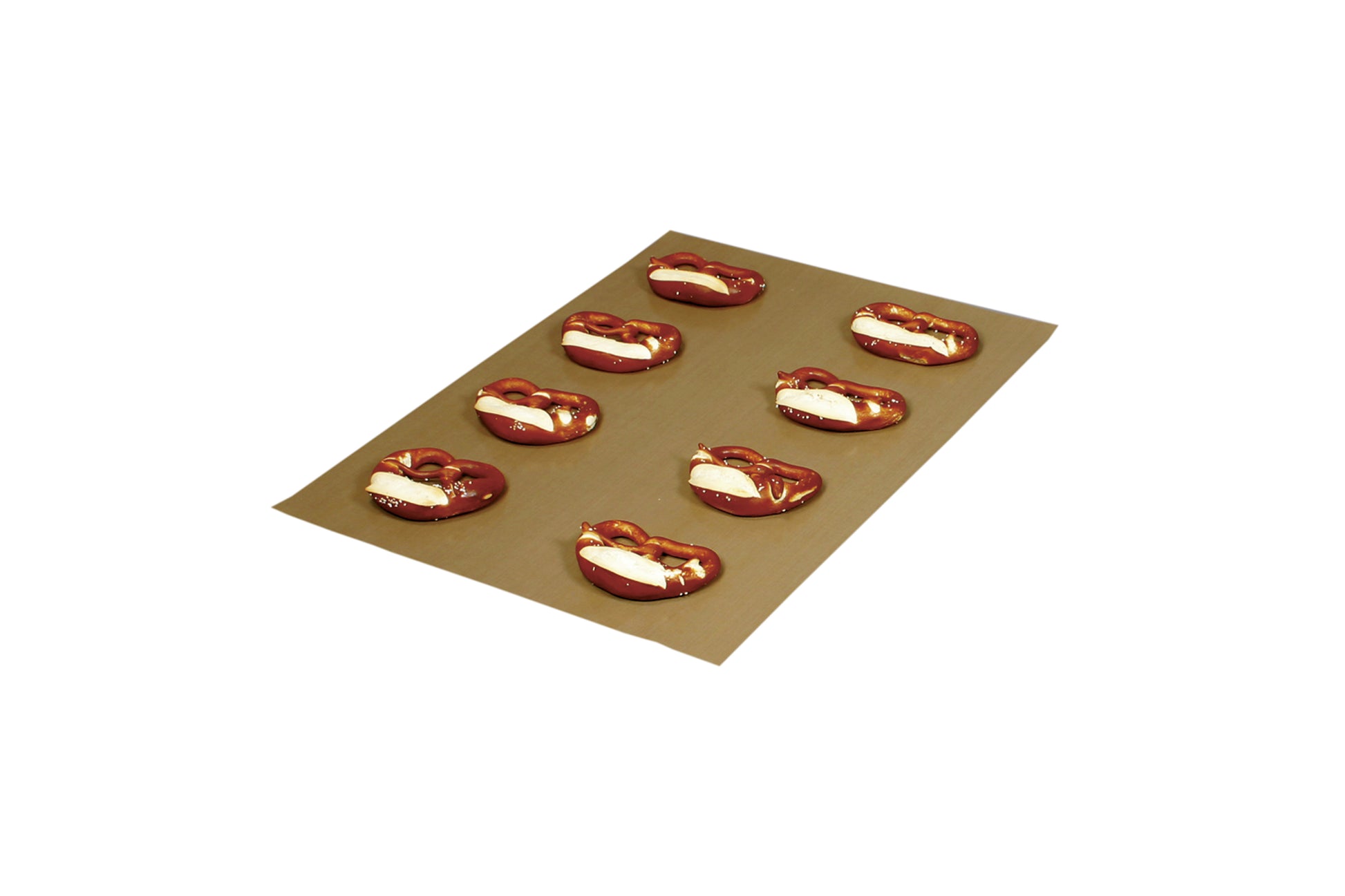 Herzförmige Gebäckstücke auf Blech.