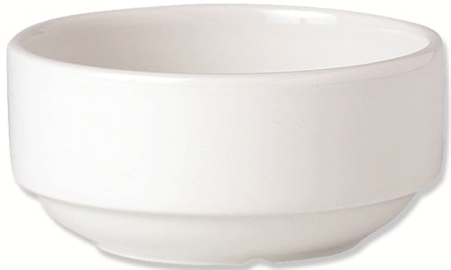 Weiße Porzellanschüssel, schlichtes Design.