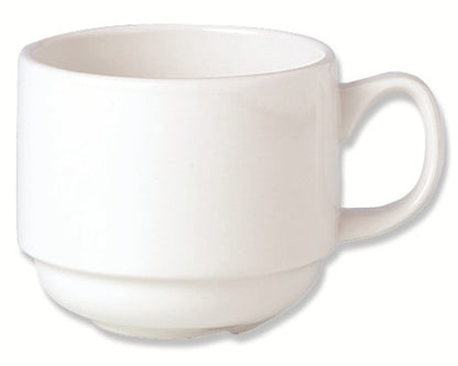 Weiße Tasse auf weißem Hintergrund.