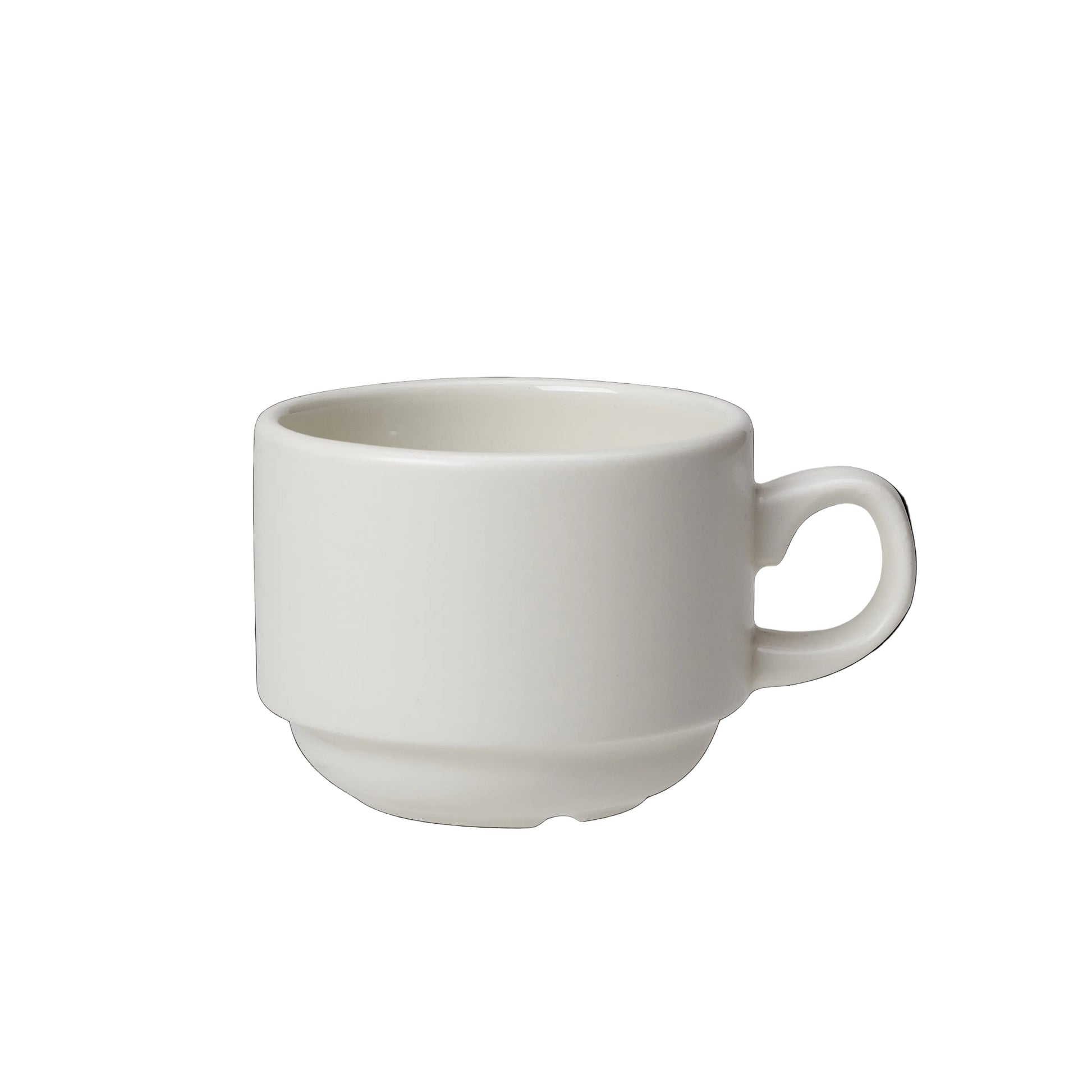 Weiße Tasse auf schwarzem Hintergrund.