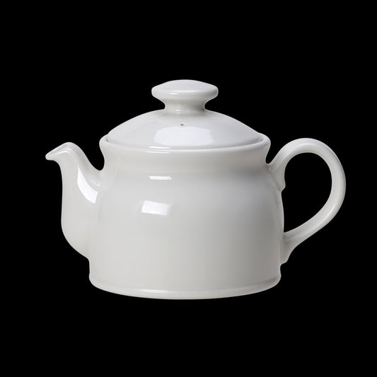 Weiße Teekanne auf schwarzem Hintergrund.