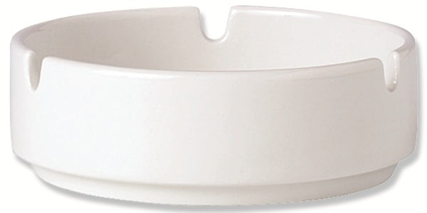 Weißer Aschenbecher aus Porzellan.