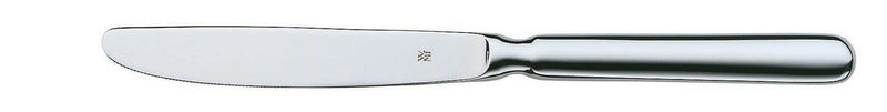 Silbernes Buttermesser auf Weiß.