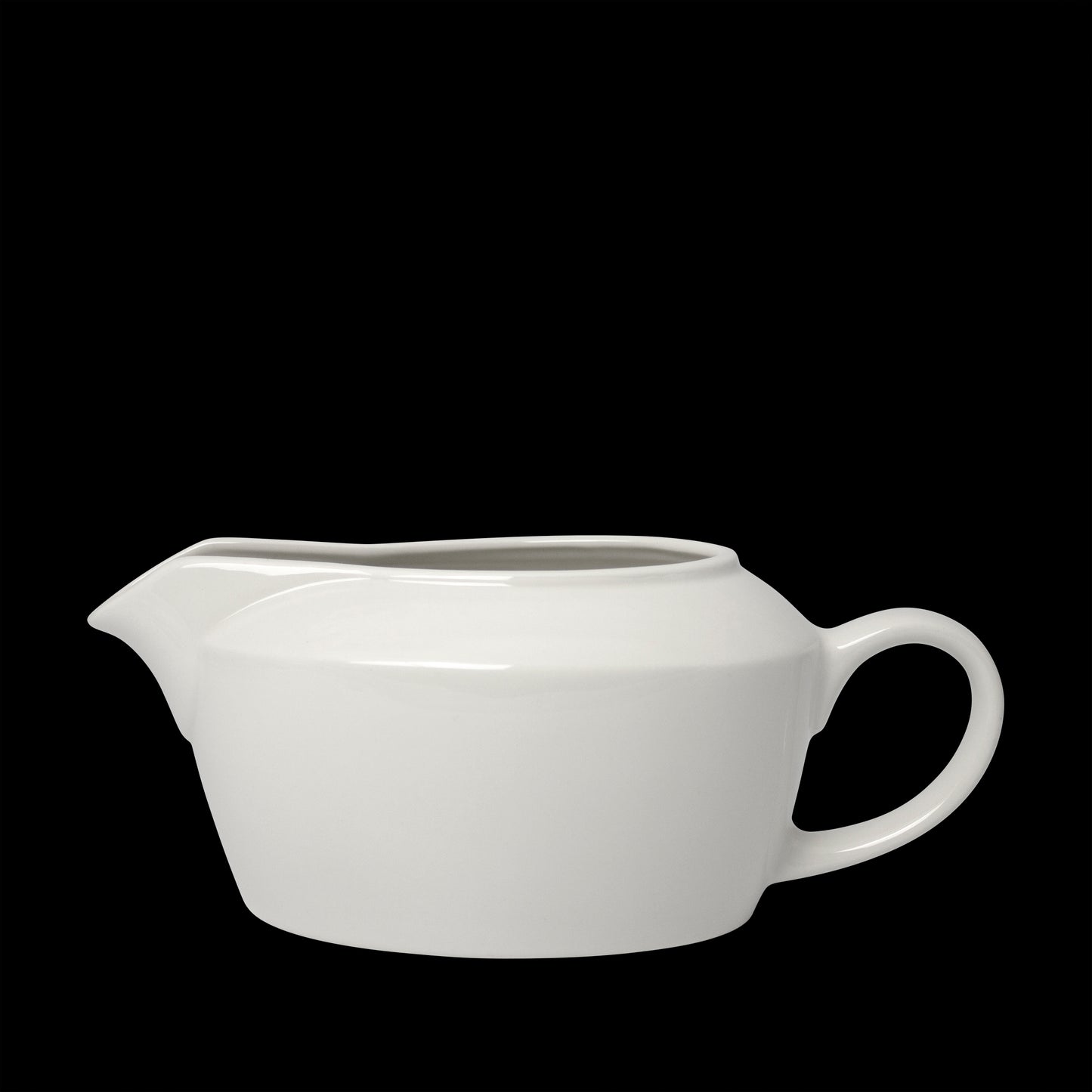 Weiße Porzellan-Milchkanne auf Schwarz.