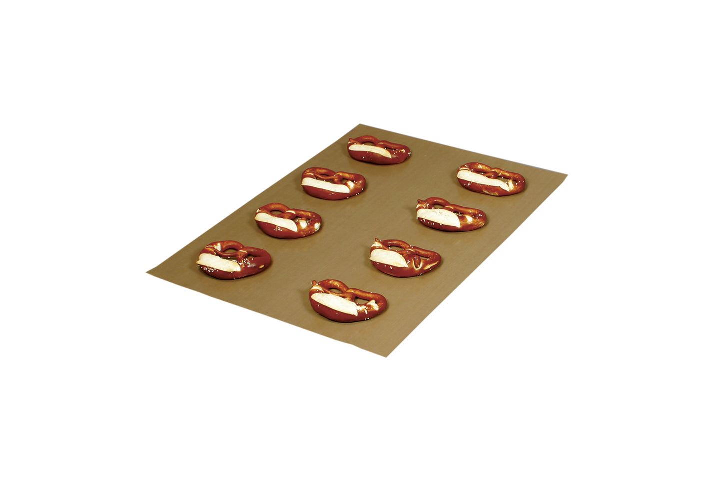 Herzförmige Gebäckstücke auf Blech.