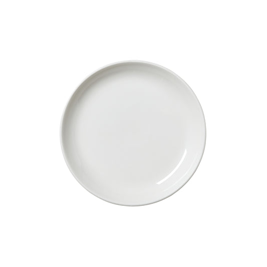 Leerer weißer Teller, minimalistisch.