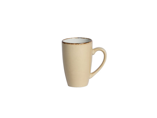 Beige Tasse mit Henkel.