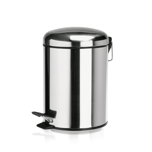 Silberner Mülleimer mit Fußpedal.