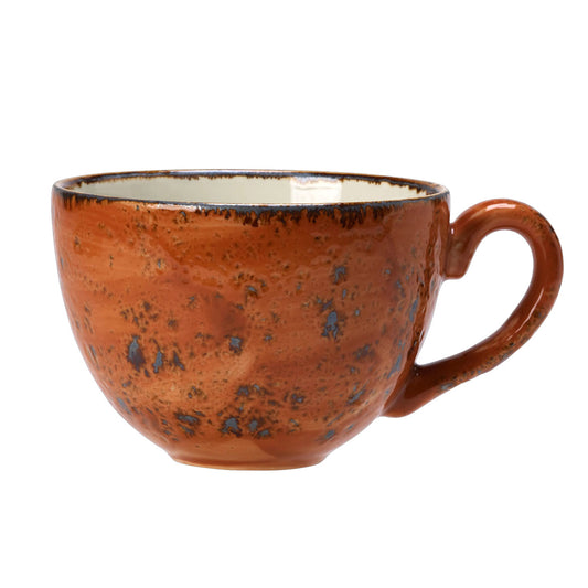 Braune Keramiktasse mit Henkel.