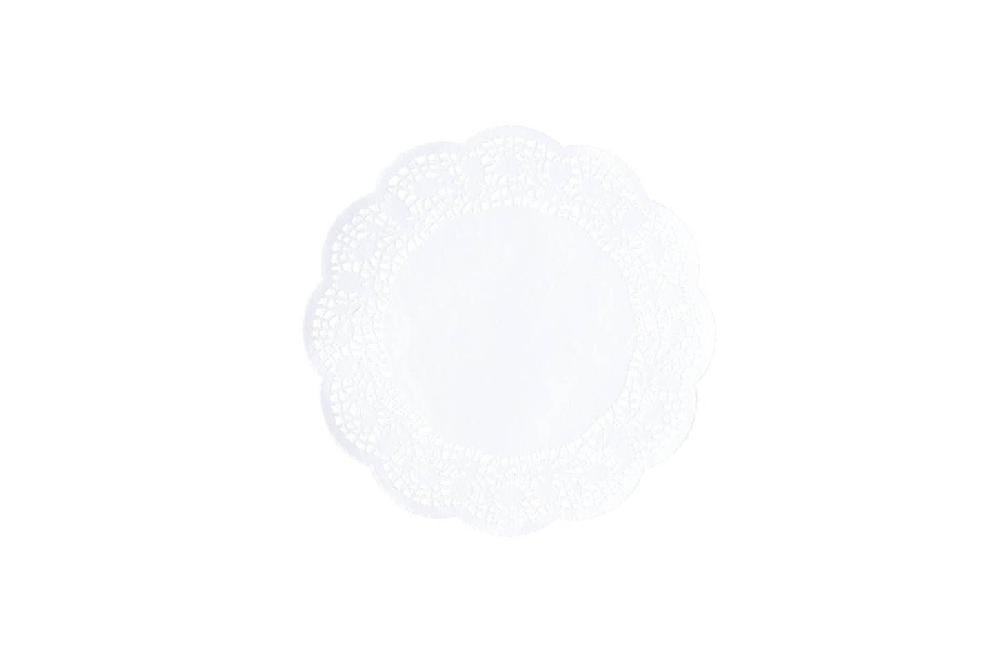 Weiße Tortenspitze auf weißem Hintergrund.