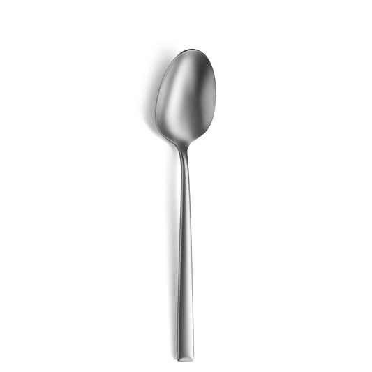 Metalllöffel auf weißem Hintergrund
