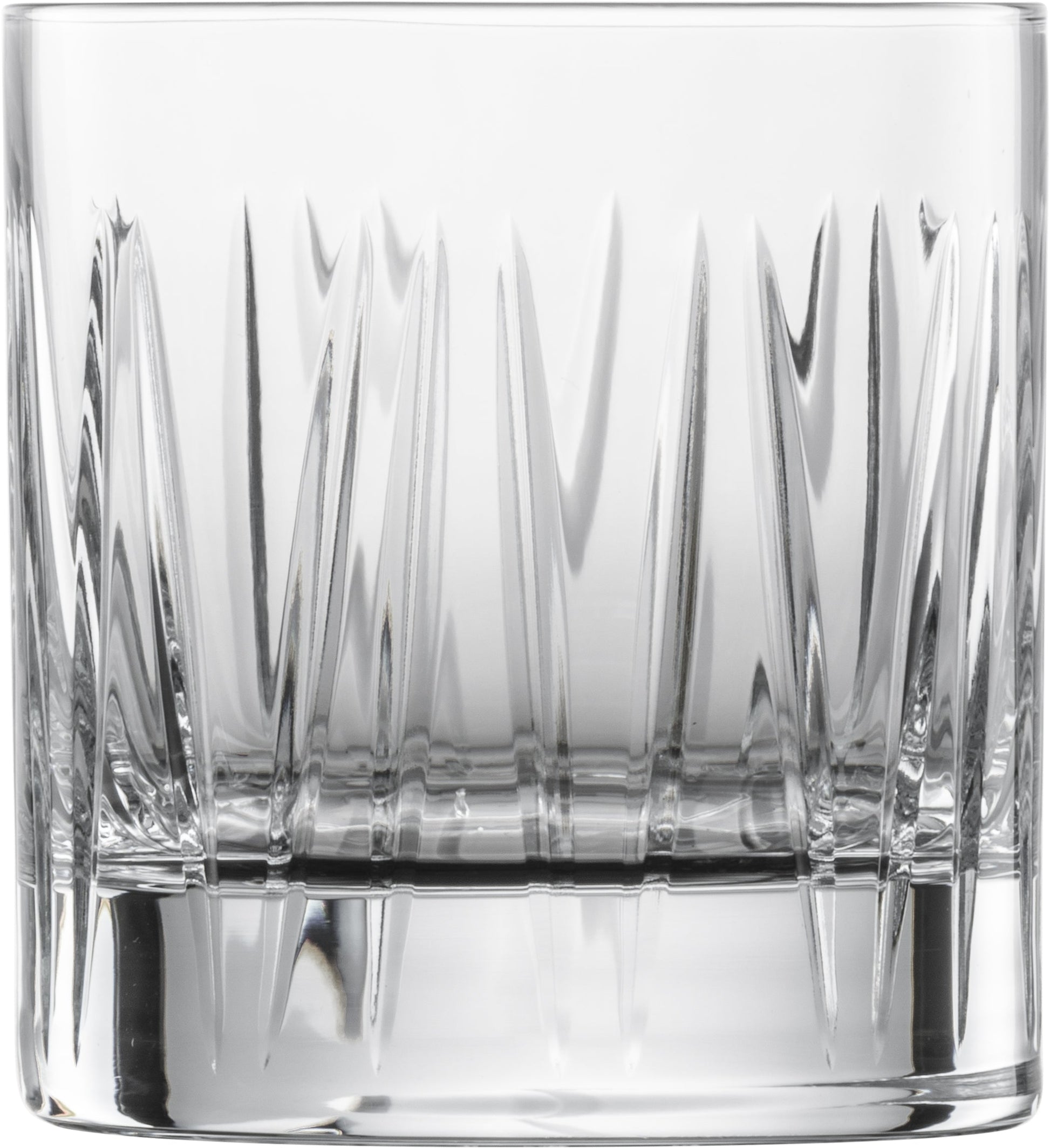 Kristallglas mit Rillenmuster.