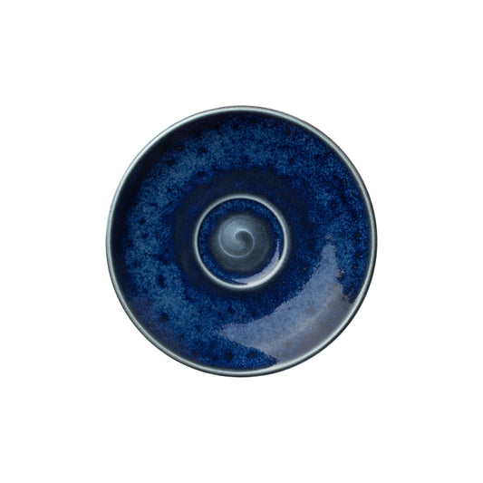 Blauer Teller mit spiralförmigem Muster.