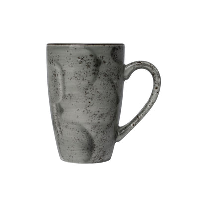 Graue, gesprenkelte Keramiktasse.