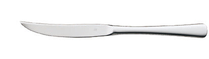 Silbernes Steakmesser auf weißem Hintergrund.
