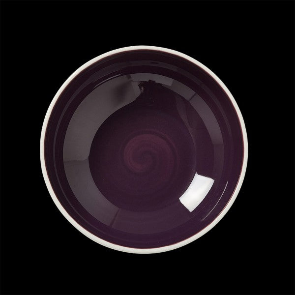 Lila Teller auf schwarzem Hintergrund.