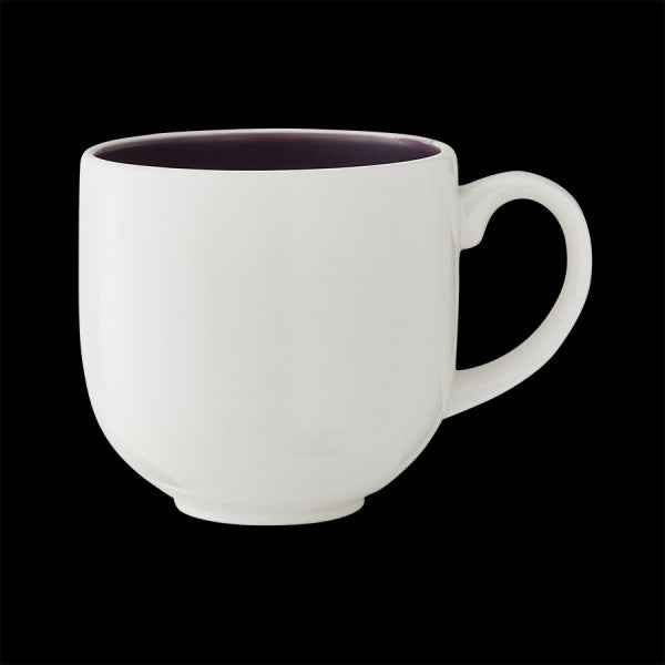 Weiße Tasse mit Henkel.