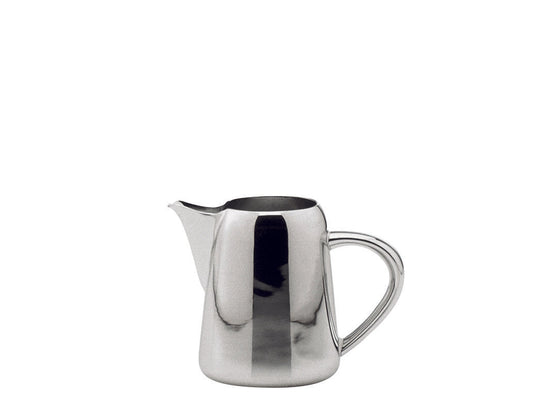 Silberne Kaffeekanne auf weißem Hintergrund