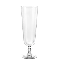 Leeres Glas auf Stiel.