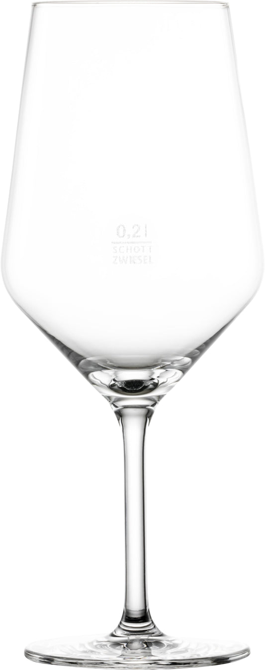 Weinglas mit Gravur auf Stiel.