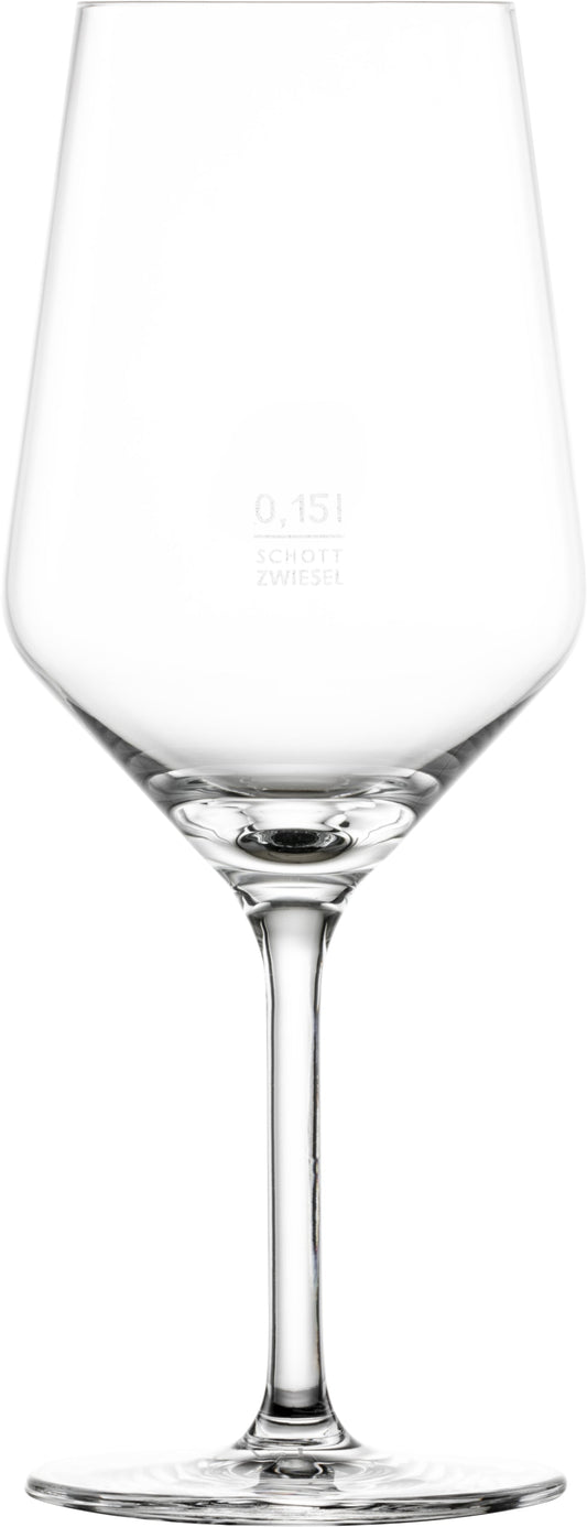 Weinglas mit Eichstrich und Logo.