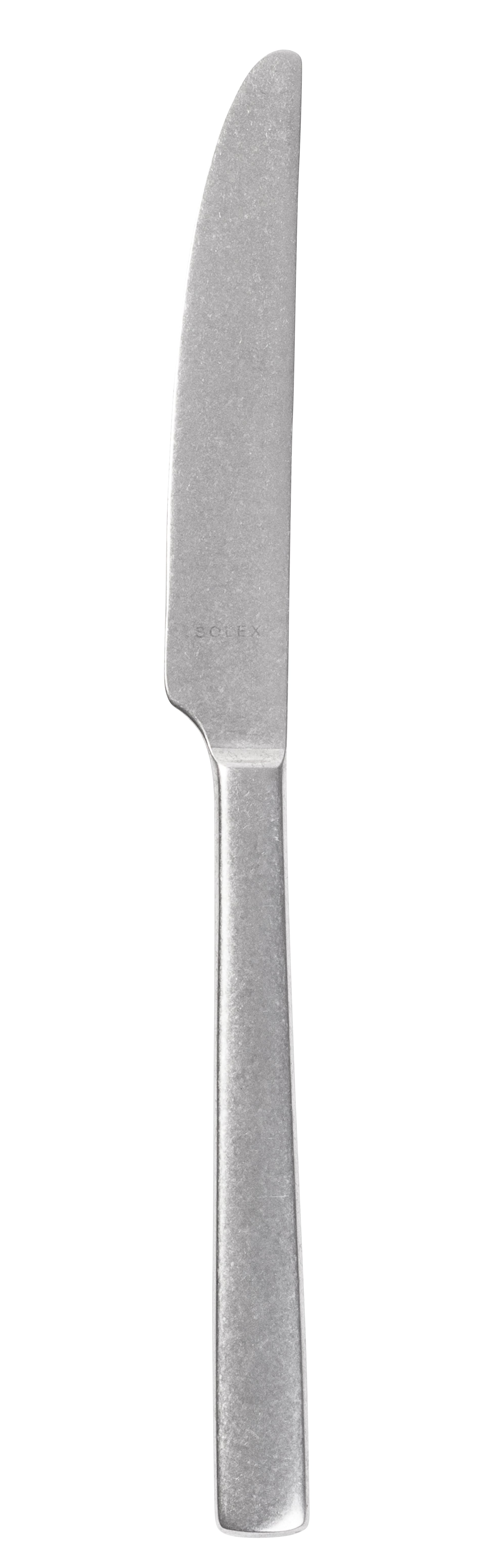 Metallisches Tafelmesser auf weißem Hintergrund.