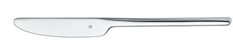 Silbernes Buttermesser auf Weiß.