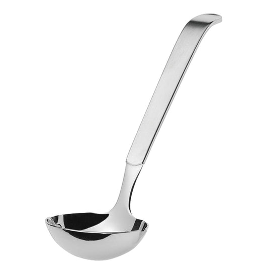 Silberne Suppenkelle mit langem Griff.