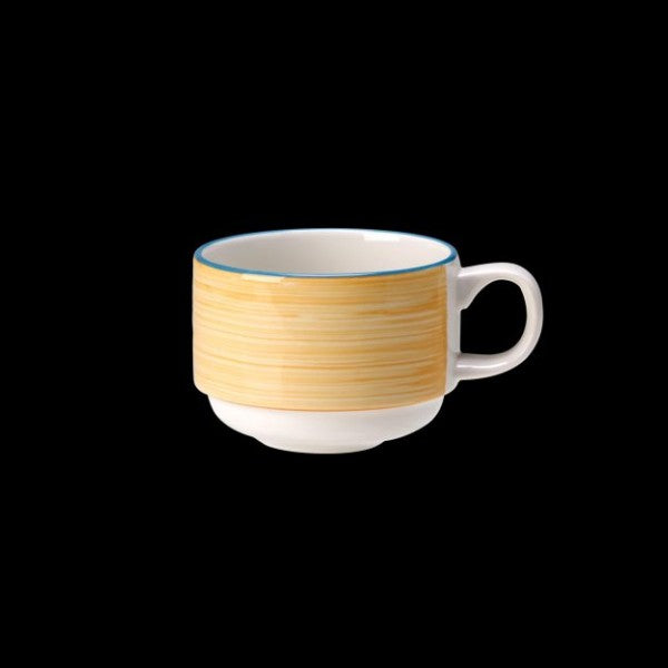 Tasse mit gelbem Streifenmuster.