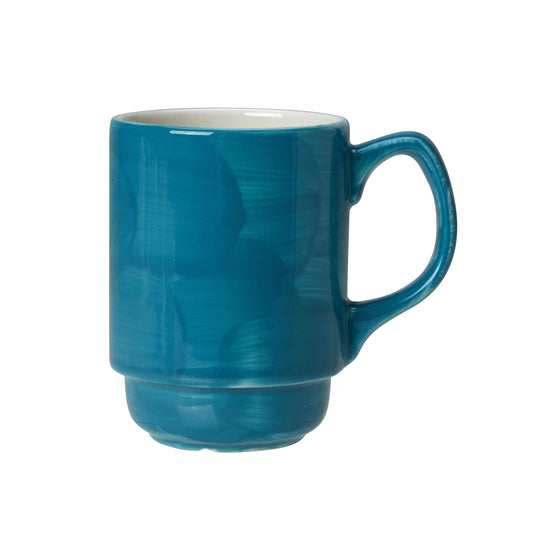 Blaue Tasse auf weißem Hintergrund.