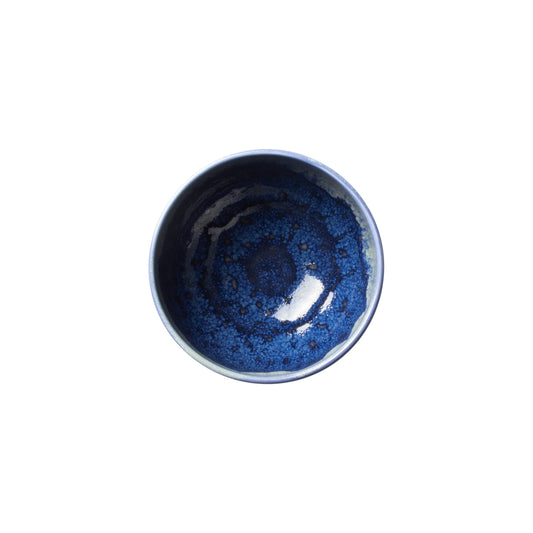 Blaue Keramikschale von oben.