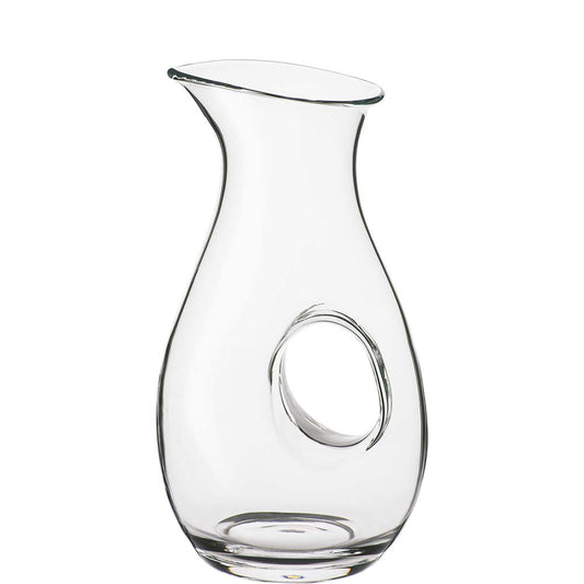 Glaskaraffe mit seitlichem Griff.