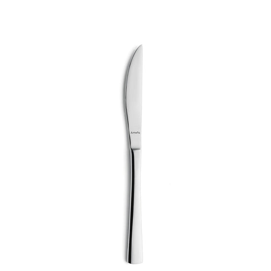 Silbernes Messer auf weißem Hintergrund.