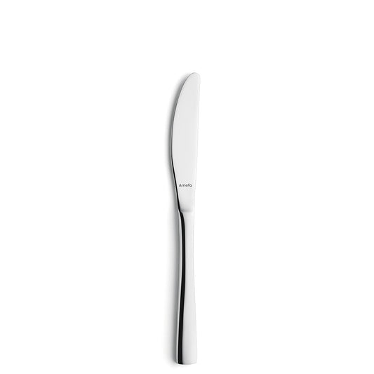 Silbernes Messer auf weißem Hintergrund.