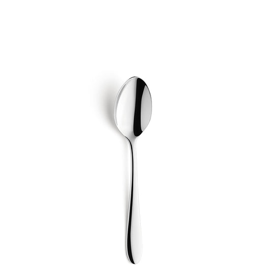 Silberner Löffel auf weißem Hintergrund.