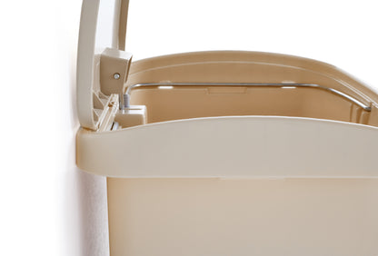 Slim Jim® Tretmülleimer – Kunststoff, 15 L, Pedal vorne (breite Seite), Weiß