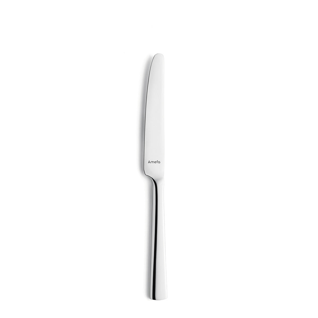 Silbernes Messer auf weißem Hintergrund.